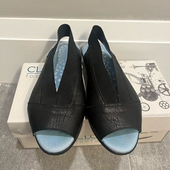 Cloud Slip-on style  black women sandal size 39(8-8.5) - Picture 1 of 5